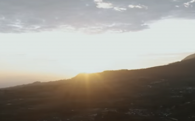 Sunrise Terindah di Indonesia Bisa Kamu Nikmati di Gunung Terendah!