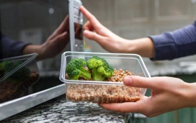 Bisa Bahaya, Jangan Panaskan Bahan Makanan ini Dalam Microwave!